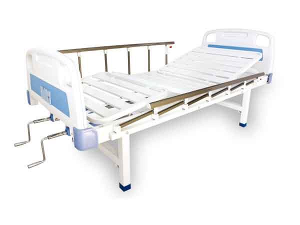 双摇护理床床腿连接处采用一次性冲压成型链接片，安装后不晃动，长期使用不变形