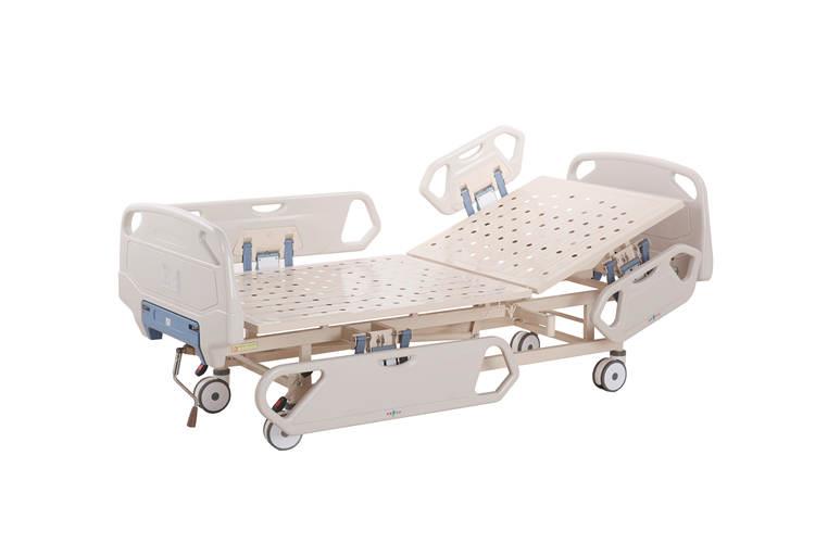 电动护理床可根据医护人员身高及临床需要，在1-20cm空间度范围内任意调整床体高度